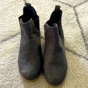 Crazy 8 size 2 gray sparkly boots
